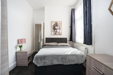 2 bedroom house share to rent, Birches Head Road, Stoke-on-Trent ST1