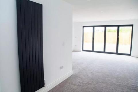 3 bedroom semi-detached house to rent, George Close, Polegate