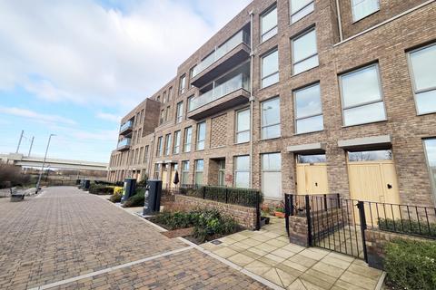 3 bedroom flat to rent, Pedley House, Barking IG11