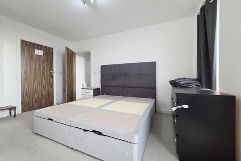 3 bedroom flat to rent, Pedley House, Barking IG11