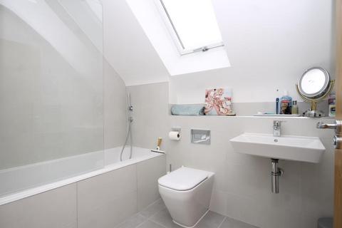 3 bedroom house to rent, OAKS LANE, GREAT BOOKHAM, KT23