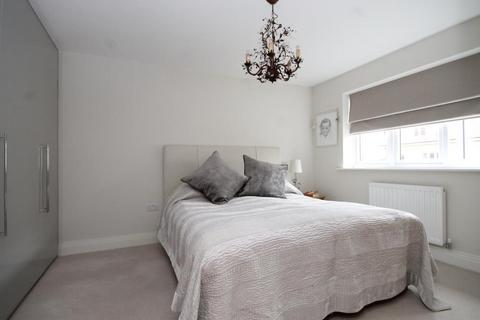 3 bedroom house to rent, OAKS LANE, GREAT BOOKHAM, KT23