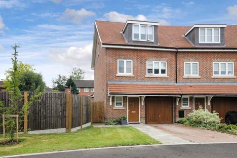 3 bedroom house to rent, OAKS LANE, GREAT BOOKHAM, KT23