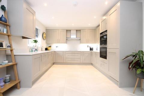 3 bedroom house to rent, OAKS LANE, GREAT BOOKHAM, KT23