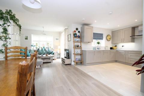 3 bedroom house to rent, OAKS LANE, GREAT BOOKHAM, KT23