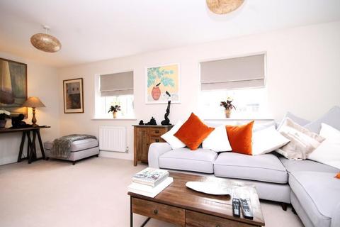 3 bedroom house to rent, OAKS LANE, GREAT BOOKHAM, KT23