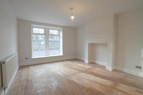 2 bedroom flat to rent, Holywell Grove, Armley, LEEDS