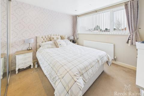 3 bedroom semi-detached house for sale, Beverley Close, Scarborough YO11