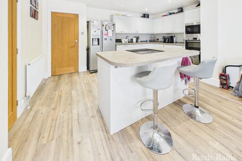 3 bedroom semi-detached house for sale, Beverley Close, Scarborough YO11