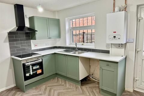 3 bedroom end of terrace house to rent, Wickentree Lane, Failsworth, Manchester