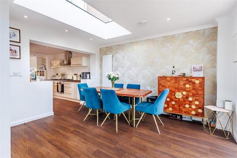 4 bedroom semi-detached house for sale, Woodberry Down, Epping
