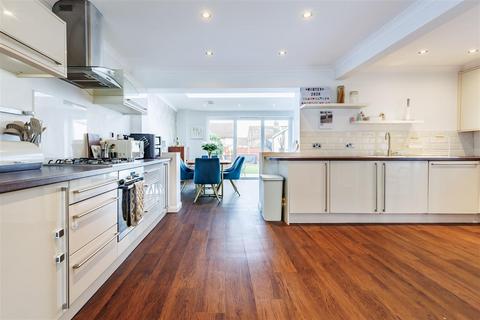 4 bedroom semi-detached house for sale, Woodberry Down, Epping