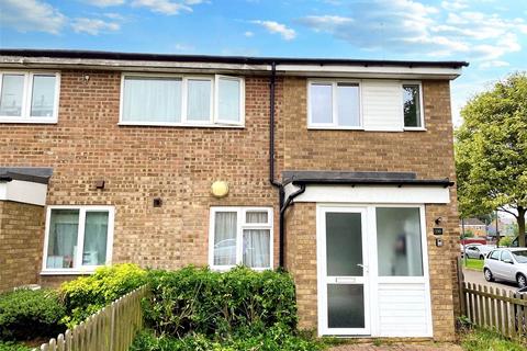 Terraced house to rent, Ripon Road, Hertfordshire SG1