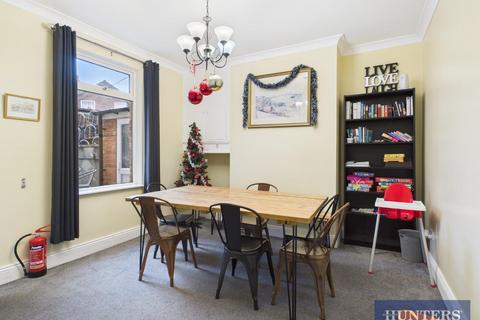 4 bedroom terraced house to rent, Norman Crescent, Filey