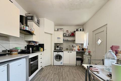 2 bedroom house for sale, Gordon Street, Leigh