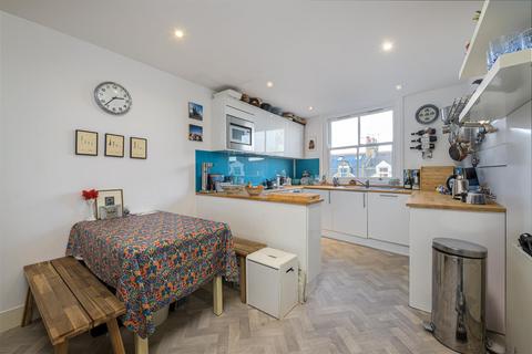 3 bedroom flat to rent, Lower Richmond Road, London