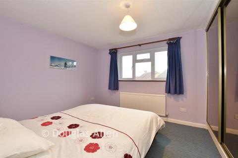 4 bedroom semi-detached house for sale, Cairns Avenue, Woodford Green, Essex