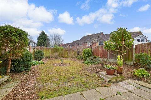 4 bedroom semi-detached house for sale, Cairns Avenue, Woodford Green, Essex