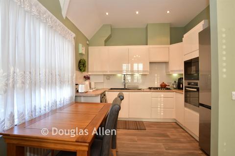 2 bedroom flat for sale, Village Way, Barkingside, Ilford, Essex