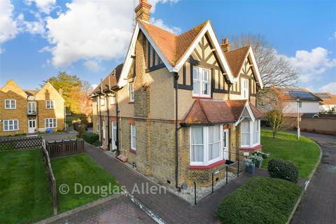 2 bedroom flat for sale, Eton House, Ilford IG6