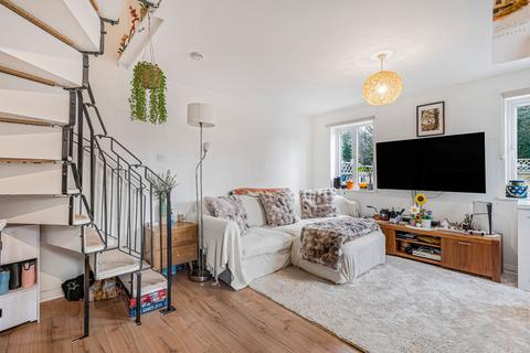 undefined, Salisbury Close, Alton, Hampshire