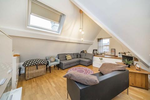 Hopton Road, LONDON SW16