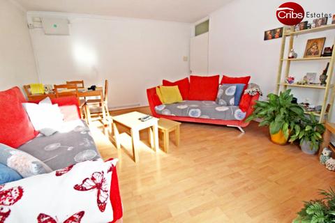 2 bedroom flat to rent, Hawthorn Court, SM1