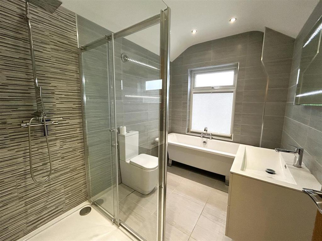 Bathroom.JPG