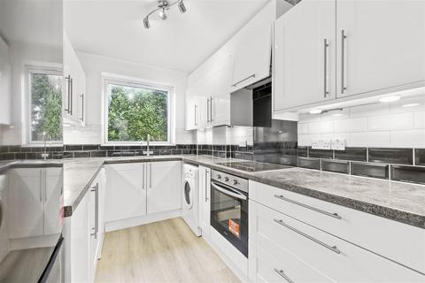 1 bedroom flat to rent, Cedar Court, Epping