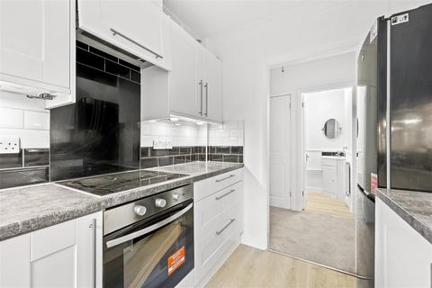 1 bedroom flat to rent, Cedar Court, Epping