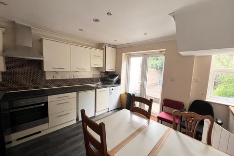 4 bedroom terraced house to rent, Park Crescent Road, Brighton, BN2 3HT
