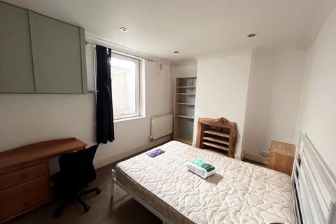 4 bedroom terraced house to rent, Park Crescent Road, Brighton, BN2 3HT