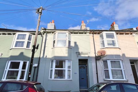 4 bedroom terraced house to rent, Park Crescent Road, Brighton, BN2 3HT