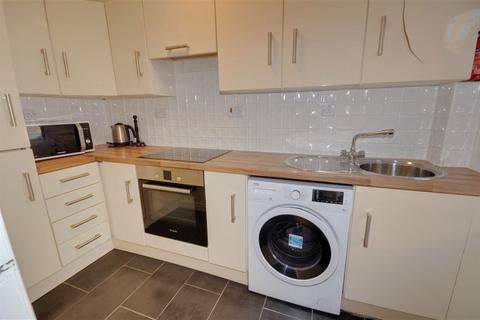 2 bedroom apartment to rent, Riverside Court, Leeds, LS1