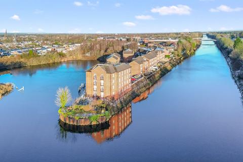2 bedroom flat to rent, Lulworth Place, Warrington, WA4