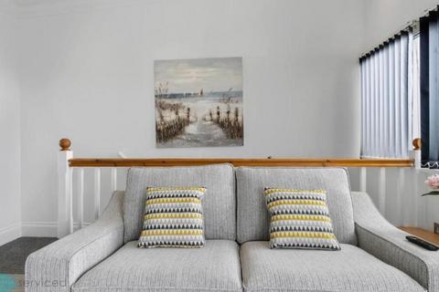 4 bedroom house share to rent, 23 Cliff Road