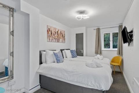 4 bedroom house share to rent, 23 Cliff Road