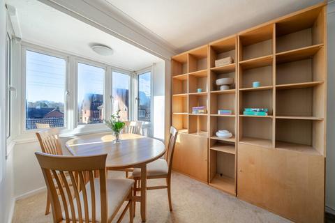 2 bedroom flat for sale, Keats Close, London, SW19