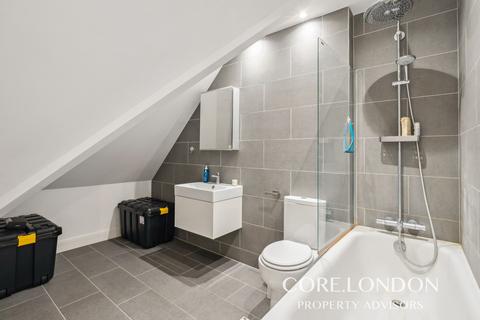 3 bedroom apartment to rent, Gunnersbury Avenue, Ealing, W5