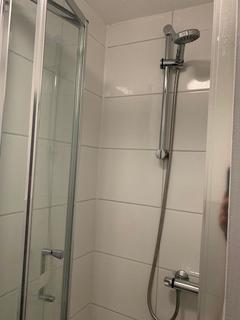 Studio to rent, High Road, Whetstone N20