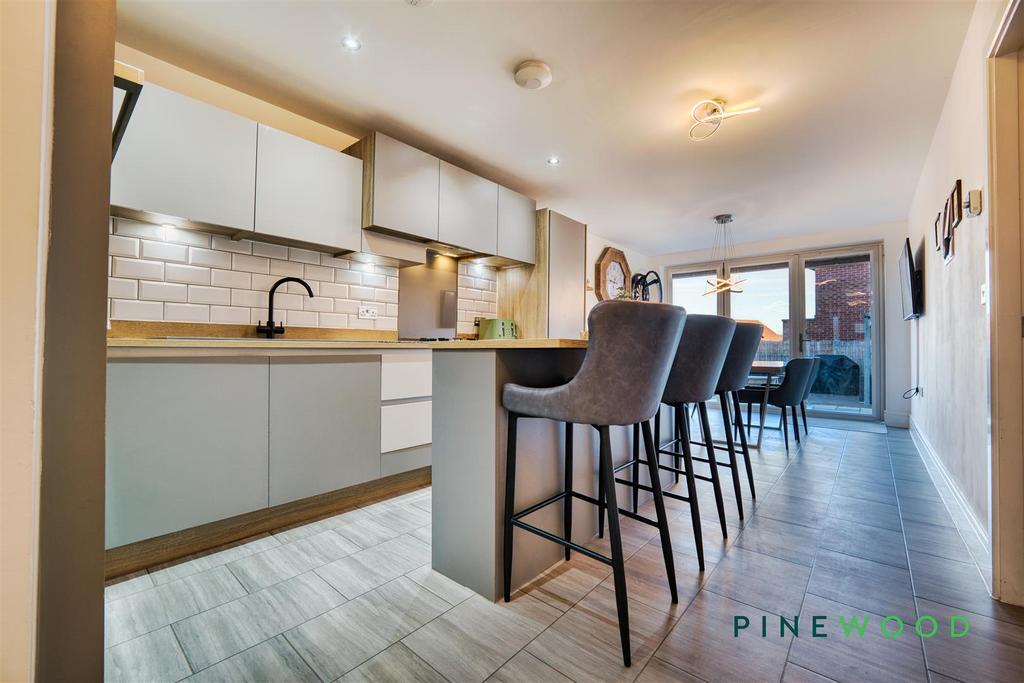 Kitchen / dining room