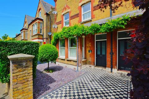 2 bedroom maisonette for sale, Maidenhead Road, Windsor