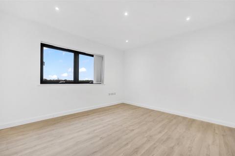 1 bedroom flat to rent, 1A Spring Gardens, Romford RM7
