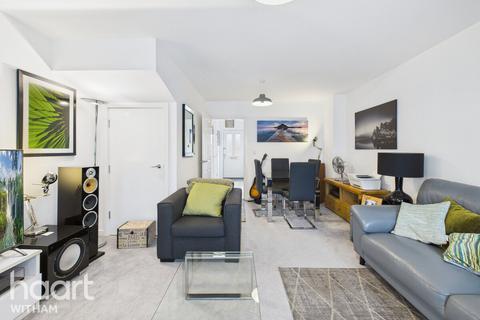 2 bedroom end of terrace house for sale, Barbrook Avenue, Heybridge