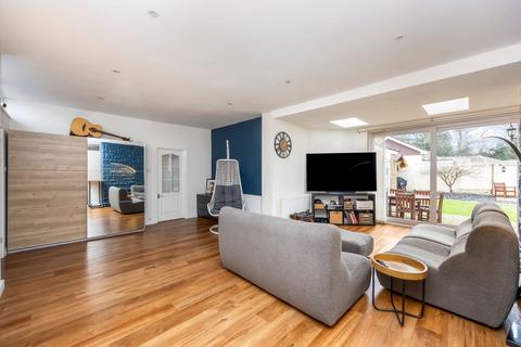 3 bedroom semi-detached bungalow for sale, Old Millmeads, Horsham, RH12