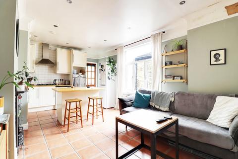 2 bedroom apartment to rent, Boundary Road, London SW19