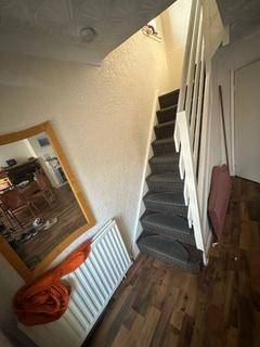 4 bedroom semi-detached house to rent, Dial Lane, West Bromwich, B70 0EQ