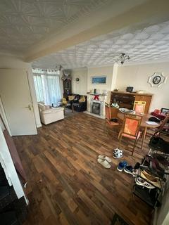 4 bedroom semi-detached house to rent, Dial Lane, West Bromwich, B70 0EQ