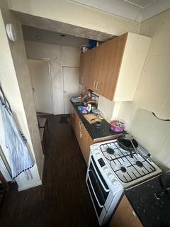 4 bedroom semi-detached house to rent, Dial Lane, West Bromwich, B70 0EQ