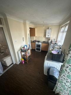 4 bedroom semi-detached house to rent, Dial Lane, West Bromwich, B70 0EQ
